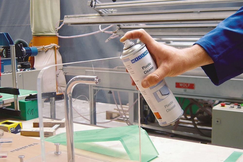 Очистители пластика: назначение, состав и сферы применения